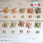 Botones de madera con bordes de color