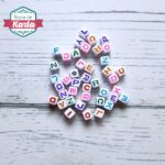 Letras en cubo fondo blanco (Surtidas)