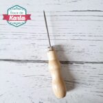 Punzón con mango de madera